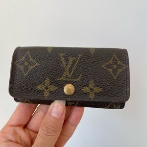 AUTHENTIC Louis Vuitton Brown Monogram 4 Key Holder